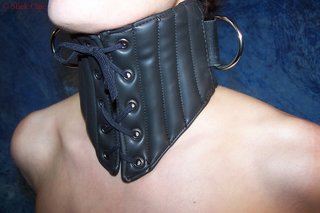 Neck corset with 2 d-rings and zipper